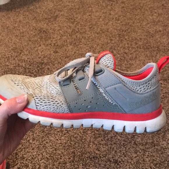 Dark pink/grey Reeboks - Picture 2 of 3